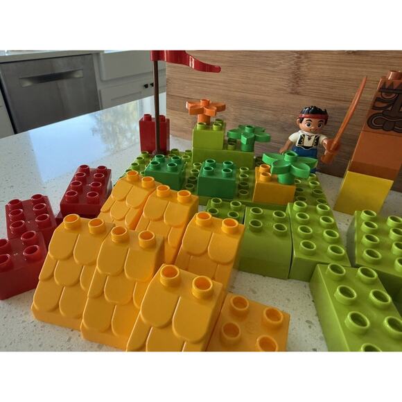 Lego Duplo Tiki Island Pirate Scene Lot Of 85 Totem Boy Figure Sword - Picture 5 of 7